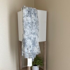 Gray and White Tie-Dye Pashmina Scarf 🧣